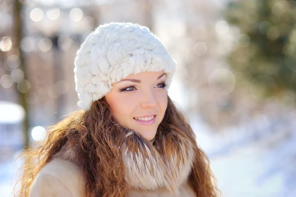 Krásná dívka v zimě - detail — Stock fotografie