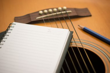 defter ve kalem gitar