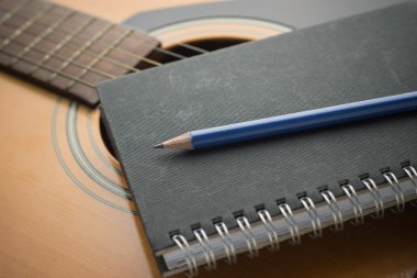 defter ve kalem gitar