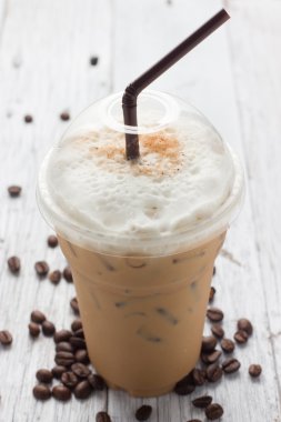 buzlu karışımlı frappucino, kahve çekirdekleri