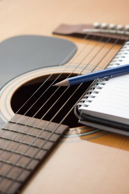 defter ve kalem gitar