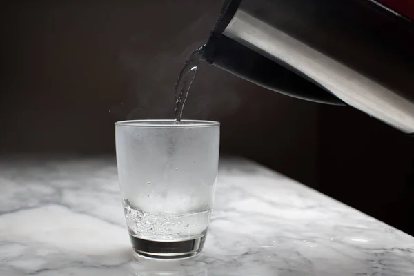 Pour Hot Water Night — Stock Photo, Image