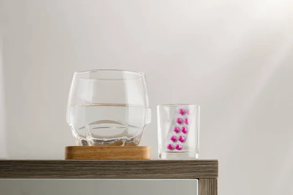 Glass Water Medicine Wooden Table — Stock Photo, Image