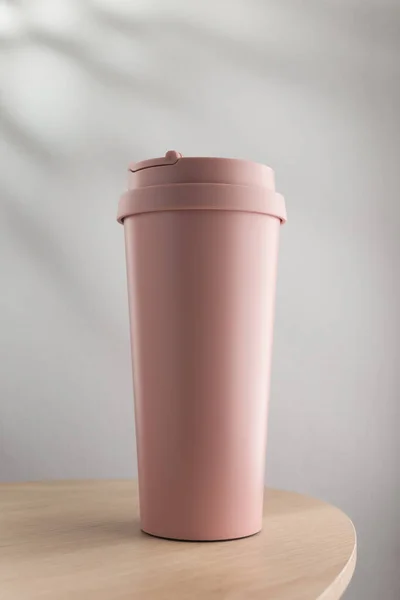 Pastel Pink Stainless Steel Tumbler Size 20Oz Wooden Table — ストック写真