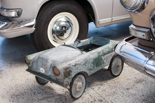 Eski yarış arabası modeli — Stok fotoğraf