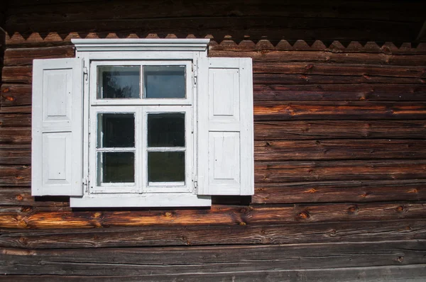 Altes traditionelles Dorfhaus Fenster Detail — Stockfoto