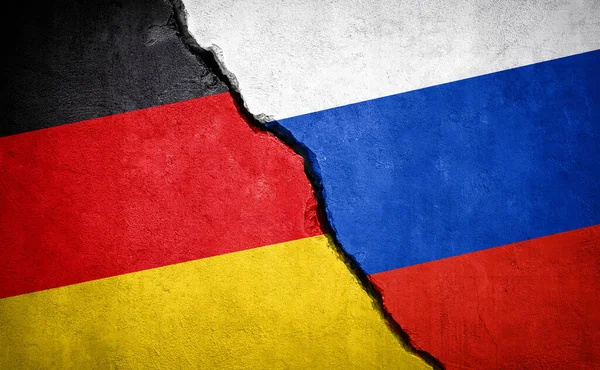Γερμανία Και Ρωσία Συγκρούονται Σημαίες Χώρας Σπασμένο Τοίχο Εικονογράφηση Φωτογραφία Αρχείου