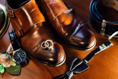 Düğün aksesuarları. Damadın aksesuarları. Düğün detayları.