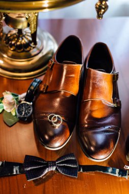 Düğün aksesuarları. Damadın aksesuarları. Düğün detayları.