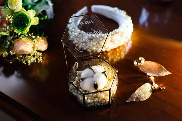 Düğün aksesuarları. Gelin aksesuarları. Düğün detayları.