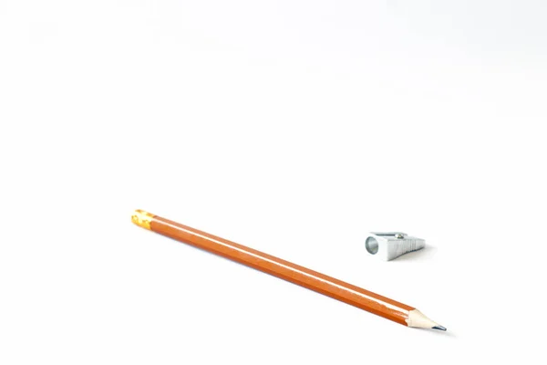 Beyaz arkaplanlı kalem. Çiz. Resim yap. Yakın plan. Boşluğu kopyala