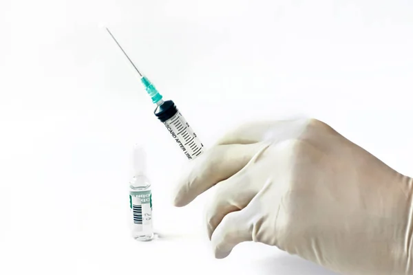 Spuit Een Hand Een Medische Handschoen Injectievaccinatie Het Medicijn Medische — Stockfoto