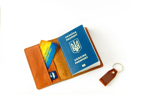 Kahverengi deri kapaklı pasaport. Seyahat Holder. Seyahat çantası. Seyahat organizatörü. Belgeler için tutucu.