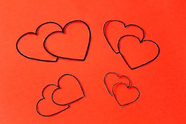 Papírové Srdce Červeném Pozadí Valentýn Valentýnské Přání Pozdravu — Stock fotografie