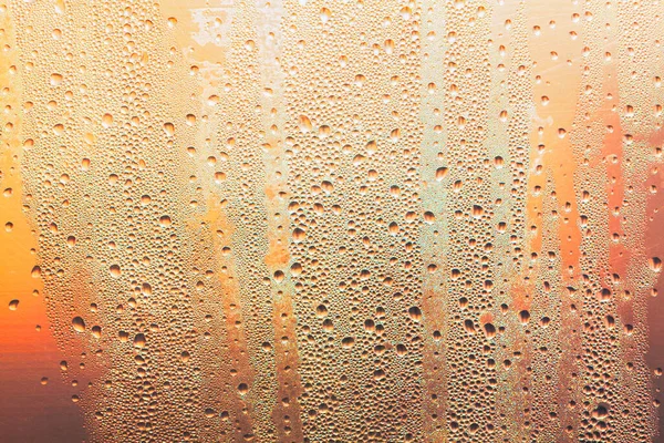 Капли Оранжевого Света Конденсация Прозрачной Поверхности Капли Воды Стекло — стоковое фото