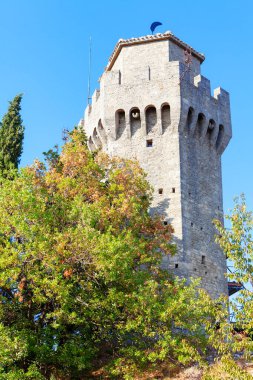 San Marino 'nun ikinci kulesi. San Marino 'daki Fratta 13. yüzyıl kalesi. 