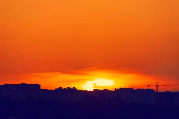 Céu Vermelho Cidade Pôr Sol Espetacular Sobre Horizonte — Fotografia de Stock