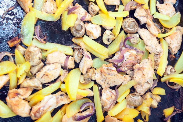 고기와 버섯을 곁들인 칼로리 — 스톡 사진