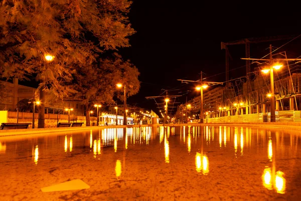 Ciudad Nocturna Después Lluvias Torrenciales Inundación Calle Iluminada — Foto de Stock