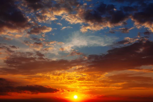 Nádherné Nebe Západem Slunce Fantastický Soumrak Barevnými Mraky Myšlenka Fantazie — Stock fotografie