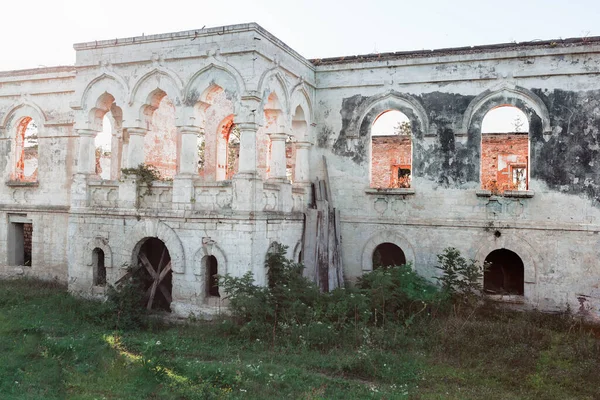 Antigua Mansión Abandonada Arquitectura Envejecida Con Arcos — Foto de Stock