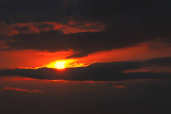 Cielo Rojo Apocalíptico Con Nubes Oscuras Ambiente Atmosférico Cielo — Foto de Stock