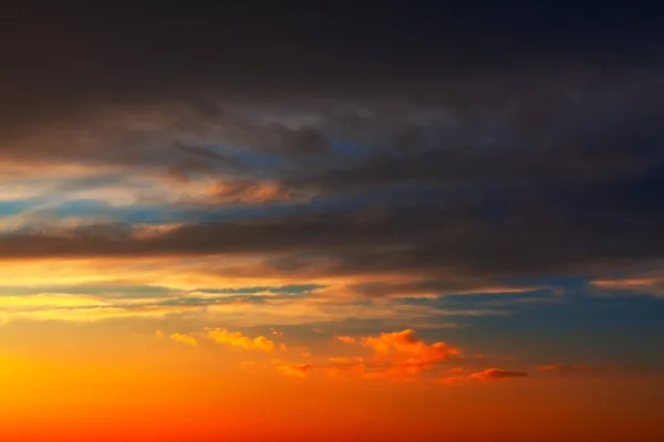 Zwart Oranje Wolken Avond — Stockfoto