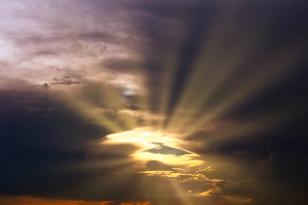 Світловий Промінь Темному Небі Фантастичне Небо Променями — стокове фото