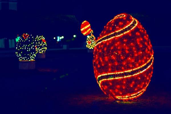 Paskalya Yumurtası Sokağı Dekoru Gece Aydınlandı Dini Bayram Için Süs — Stok fotoğraf