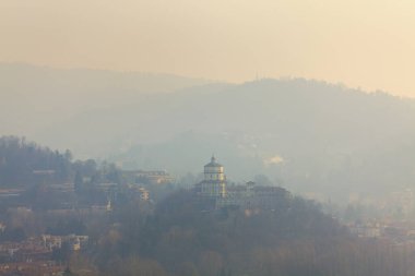 Torino İtalya 'daki tepedeki Katolik kilisesi. Chiesa di Santa Maria del Monte dei Cappuccini