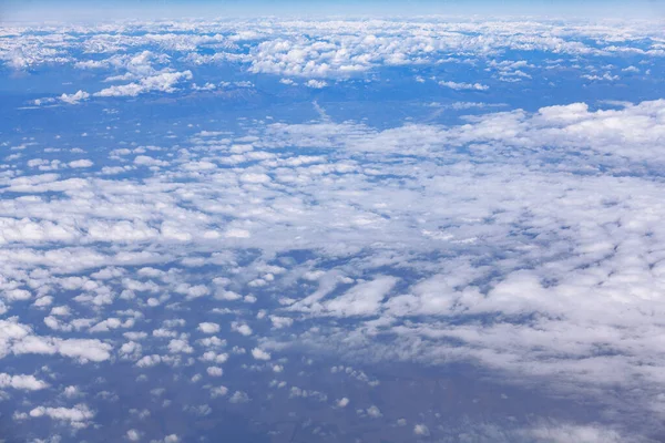 Sobre Las Nubes Las Montañas Volando Las Nubes — Foto de Stock