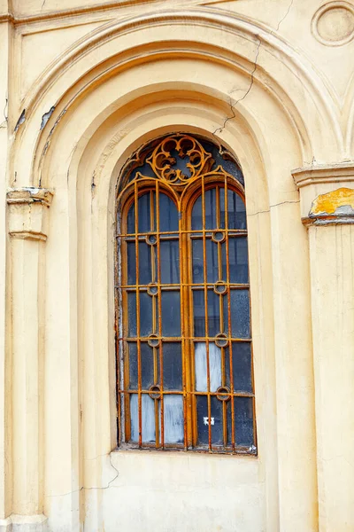 Круглый Верх Арочное Окно Древнецерковное Окно Решетками — стоковое фото
