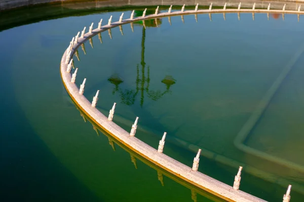 Roestvrij Fontein Toevoersysteem Fontein Met Waterleidingen Onder Water — Stockfoto