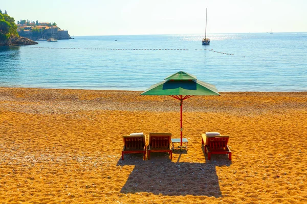 Playa Arena Con Aguas Tranquilas Playa Milocer Cerca Sveti Stefan — Foto de Stock