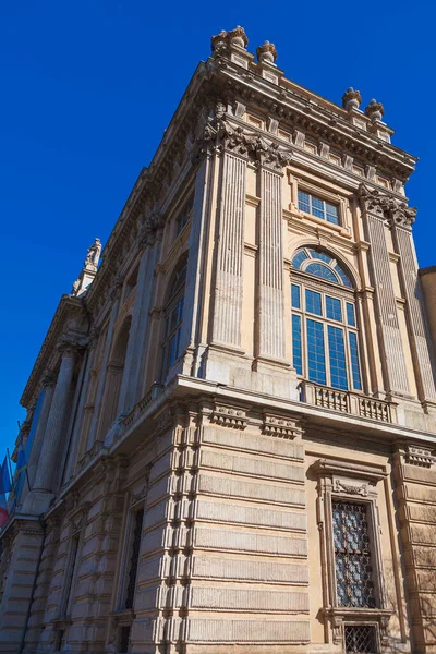 Barok tarzında İtalyan mimarisi. Torino İtalya 'da tipik bir bina 