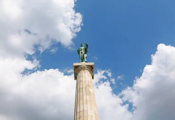 Pobednik Największych Zabytków Belgradzie Serbii Nagi Posąg Mężczyzny Centrum Belgradu — Zdjęcie stockowe
