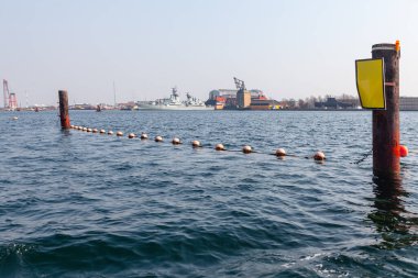 Danimarka 'nın Kopenhag bölgesinde Holmen nehri kıyısında bir semt. Kopenhag 'daki Kraliyet Deniz Üssü ve Tersaneleri 