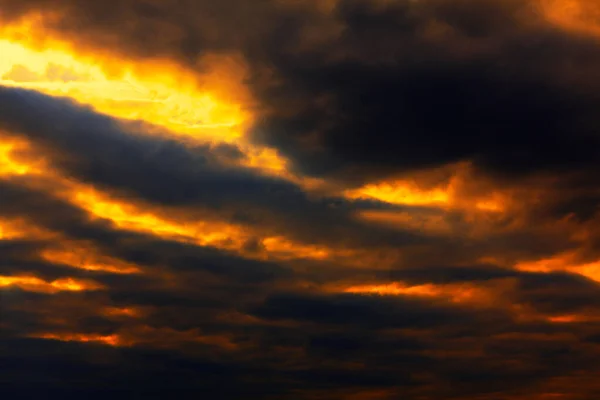 Dramatisk Mörk Himmel Med Solljus Svart Himmel Med Strålar — Stockfoto