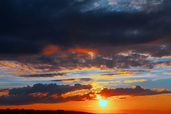 Úžasné Večerní Nebe Fantastické Mraky Západem Slunce — Stock fotografie
