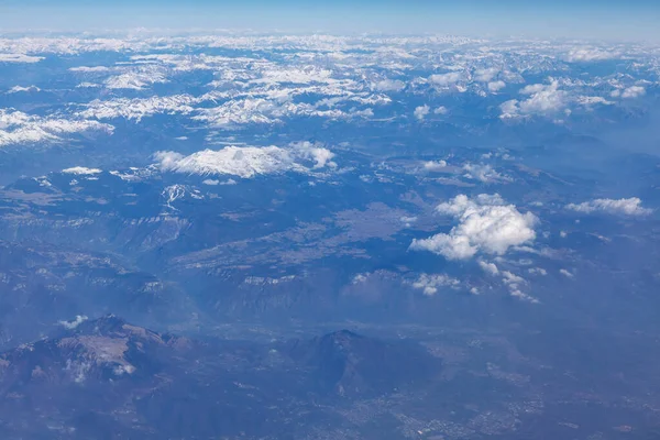 Yukarıdan Sıradağ Manzarası Karla Kaplı Tepelerin Havadan Görünüşü — Stok fotoğraf