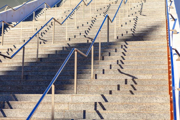 Escalier Moderne Avec Ombres Escaliers Extérieurs Pierre Avec Balustrade — Photo