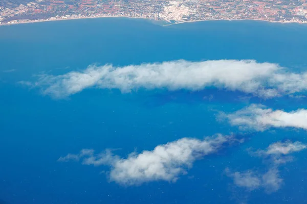 Volo Sull Oceano Sul Continente Veduta Aerea Nuvole Costa — Foto Stock
