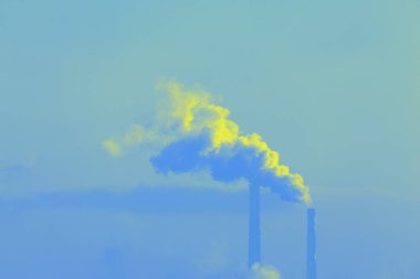 Fabrikadan sülfür dumanı. Hava kimyasal kirliliği 