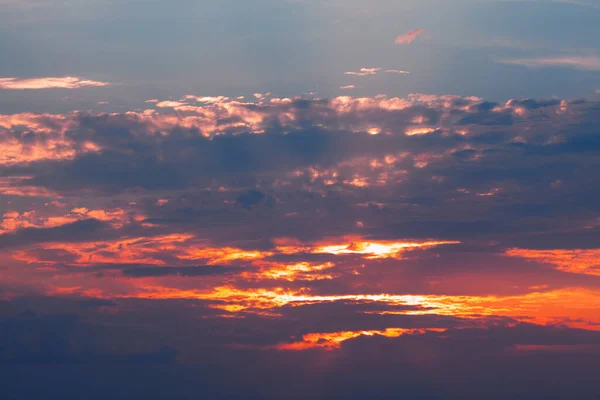 Úžasná Obloha Soumraku Barevné Večerní Mraky — Stock fotografie