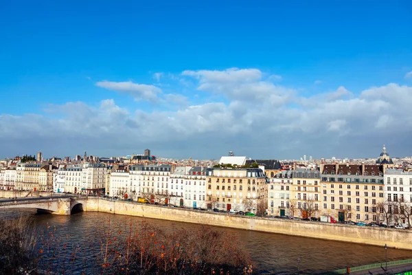 Paris Residential Houses Situated Seine River Coast Riverside Buildings Bridge — Zdjęcie stockowe