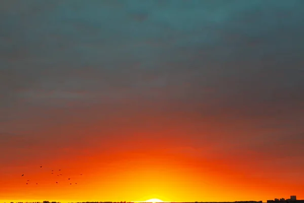 Різнокольорове Небо Сутінками Над Містом Яскраві Кольори Неба — стокове фото