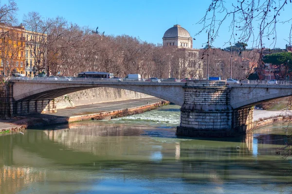 Bridge Garibaldi Crossing Tiber River Rome — Foto de Stock