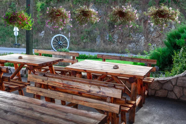 Rustic Terrace Wooden Tables Road Cafe Countryside — Fotografia de Stock