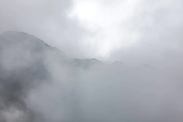 Foggy Mountains Scenery Clouds Mountain Peaks — 图库照片