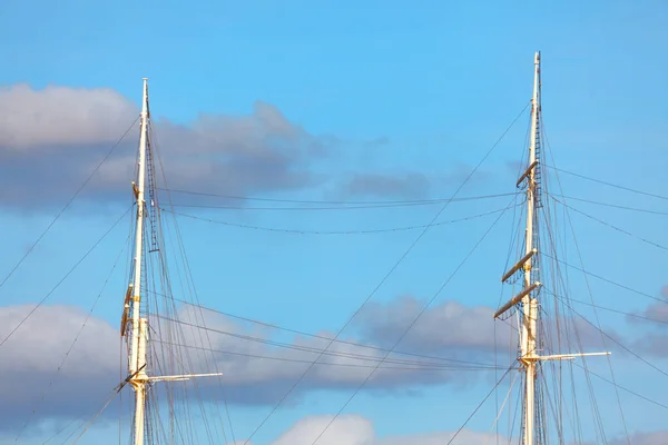 Mastro Navio Vela Com Cordas Conceito Viagem Aventura Mar — Fotografia de Stock